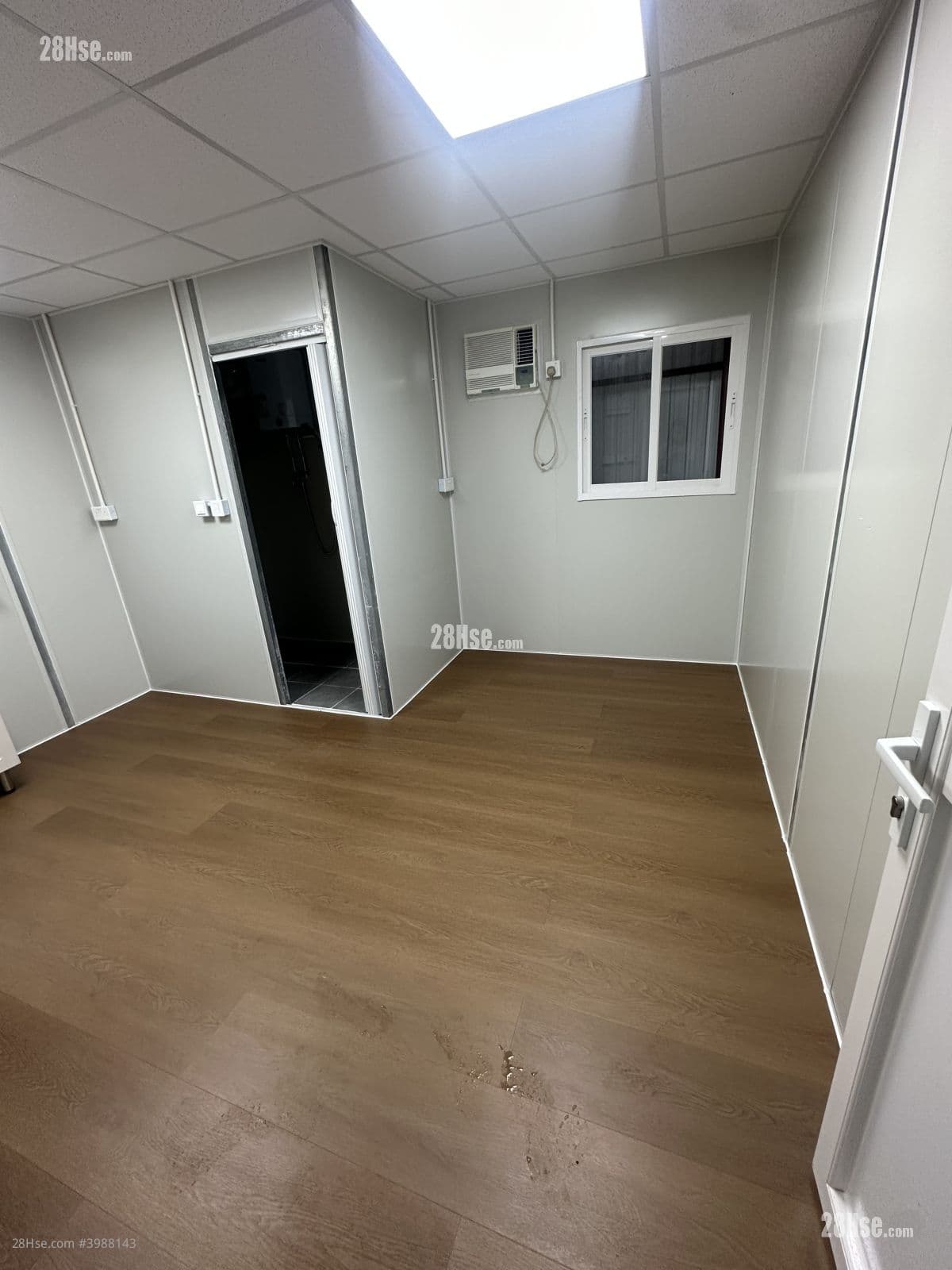 泥圍全新平房(地下) 適合1-2人住,獨立廁所,廚房 距離 泥圍輕鐵站大約5分鐘