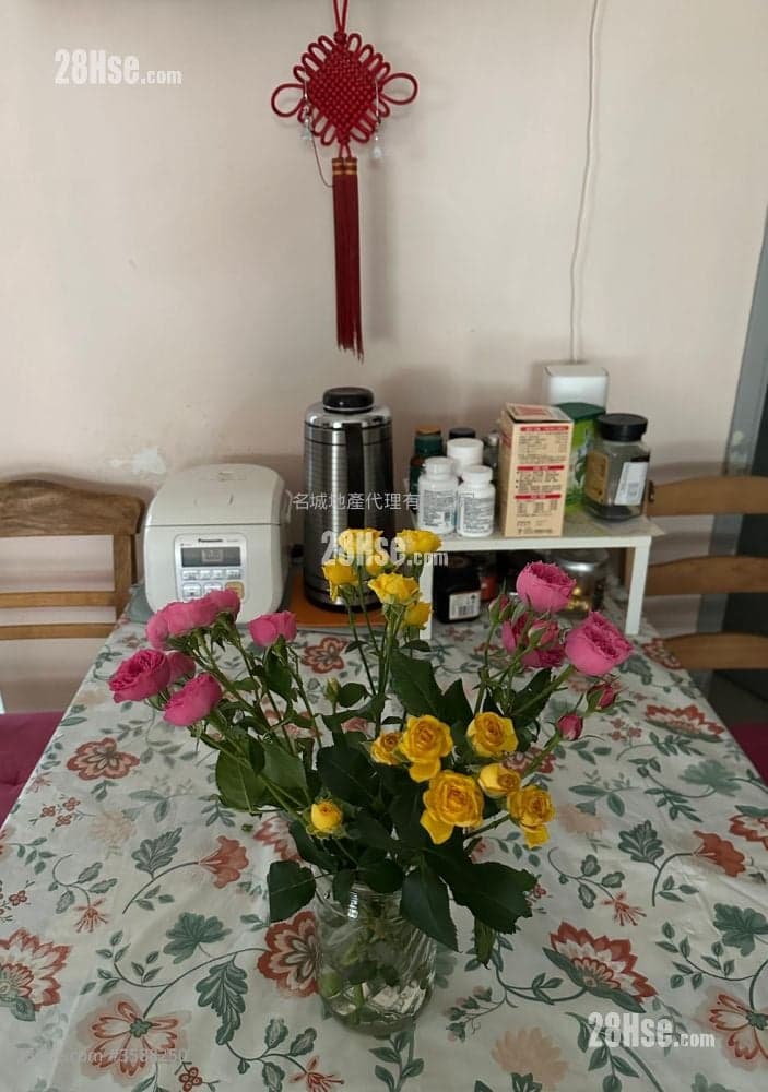 大圍新村,地下3房步行大圍站，3面單邊開揚，門前小花園，