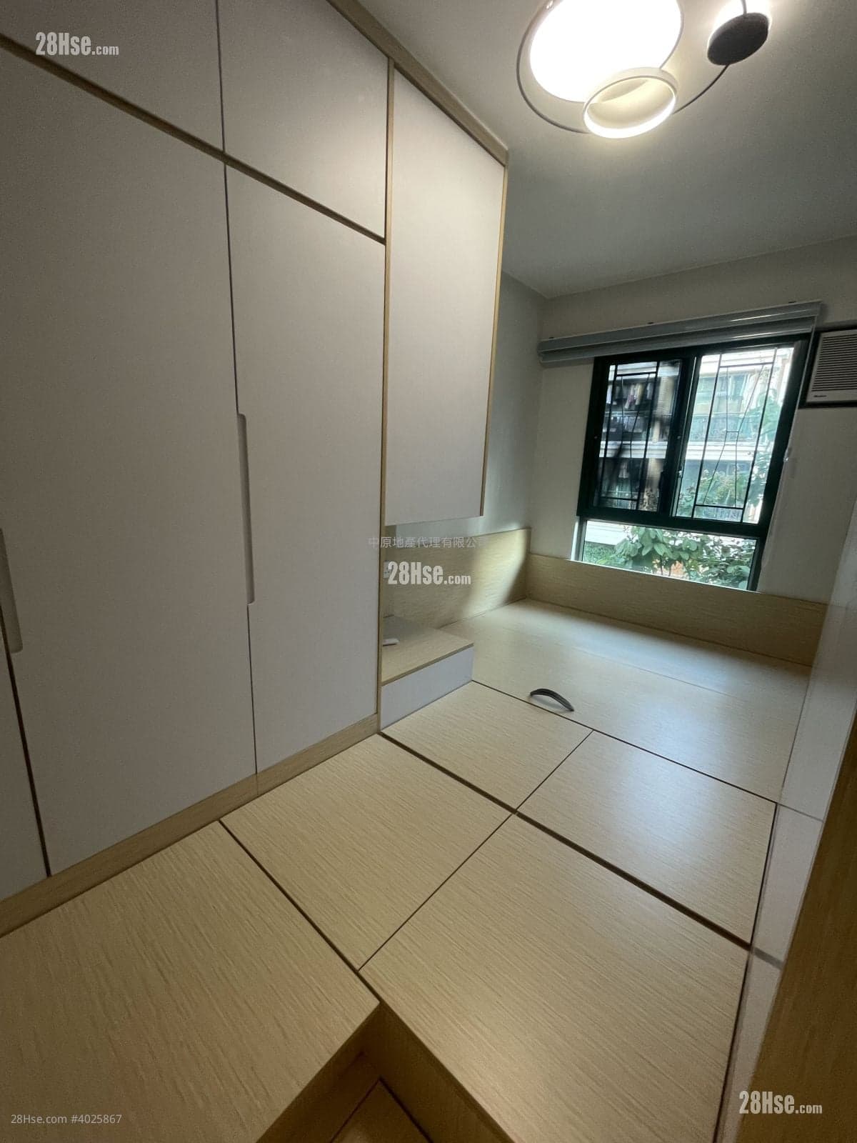 輕鐵站旁半新兩房 平過居屋