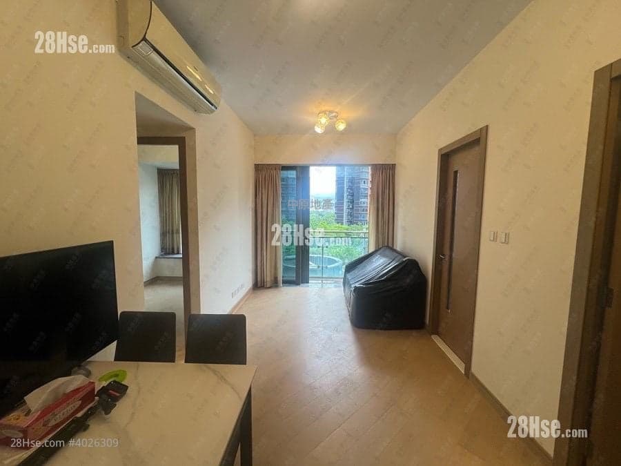 **泳池內圓景，兩房+工人房鐵路站頂**