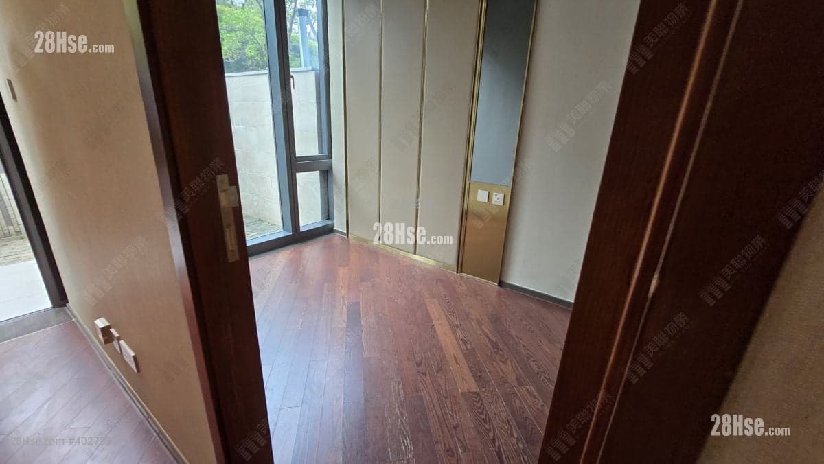 一房連過百呎特式平台花園 Miele廚具 開放式價錢買一房連花園 （銀主盤）