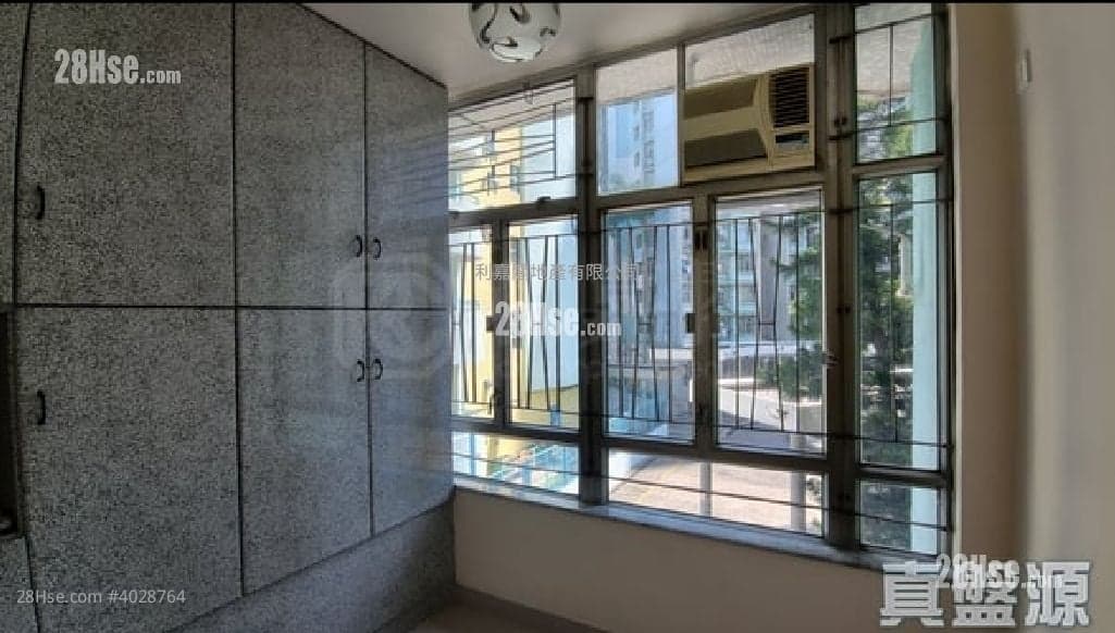 大型屋苑，交通方便，生活配套齊