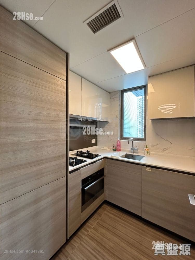 罕有梗厨站頂，向南2房開揚景，可以試660萬@13,095/呎