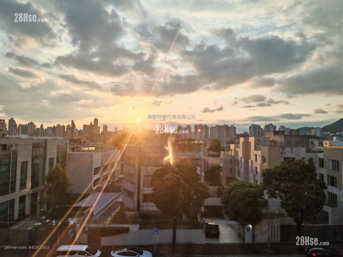 罕有名校為鄰大宅,極高重建價值