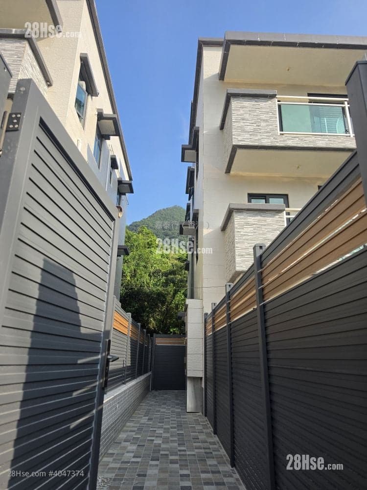 【全新一手】頂層連天台三房兩廁村屋，連入契樓下車位，景觀開揚，三山一水風水極佳