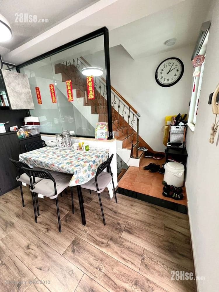 屯門罕有屋苑式村屋放售 天台玻璃屋 豪裝