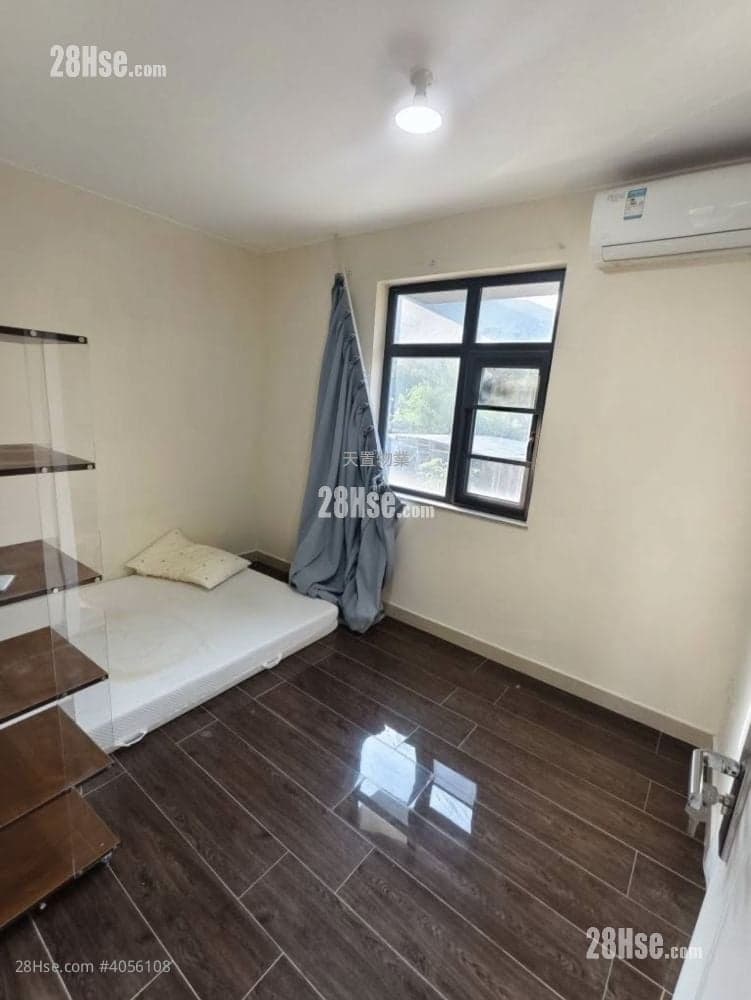 三房套靚間隔屯門11年半新樓村屋中層，12分鐘步行兆康