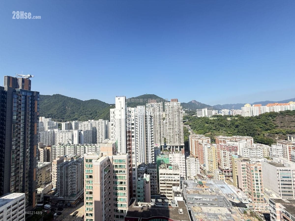 市區地鐵站旁罕有複式連天台單位有匙即睇
