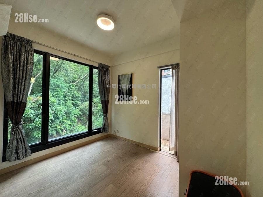 少有兩層小屋