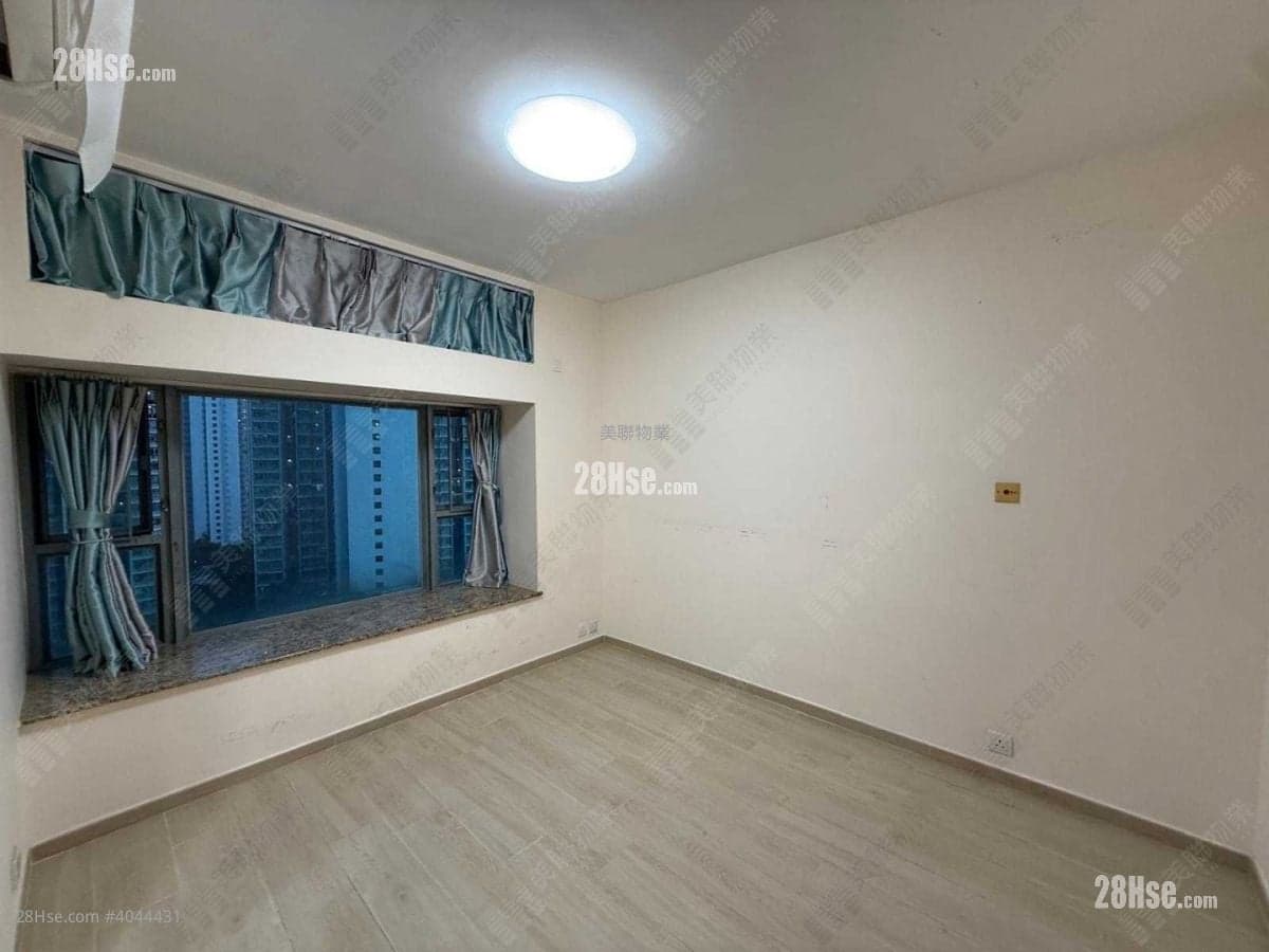 鄰近地鐵站,大型商場,配套齊全,景觀開揚間隔四正