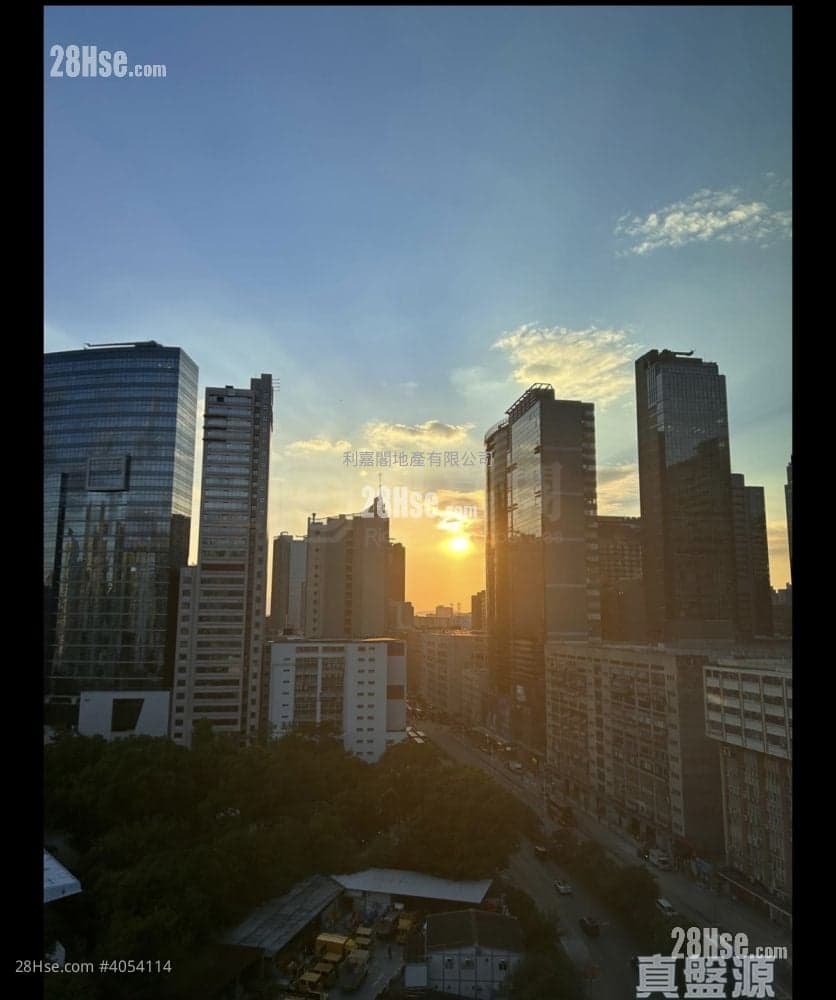 大兩房,開揚球場景~有齊家私!南向!歡迎約睇! 熟業主有票傾價!